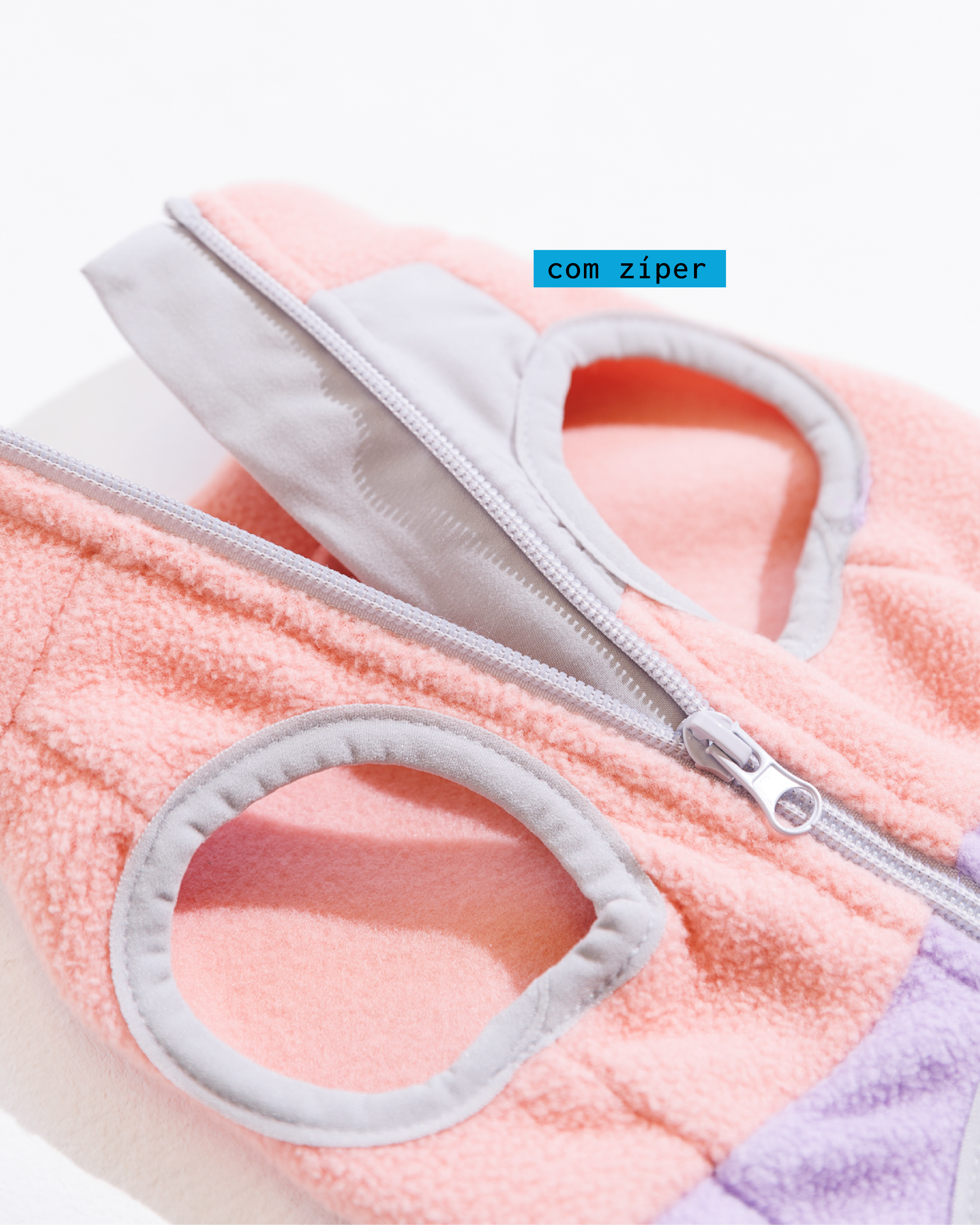Detalhe do zíper do Colete Chroma roupa de frio para cachorro